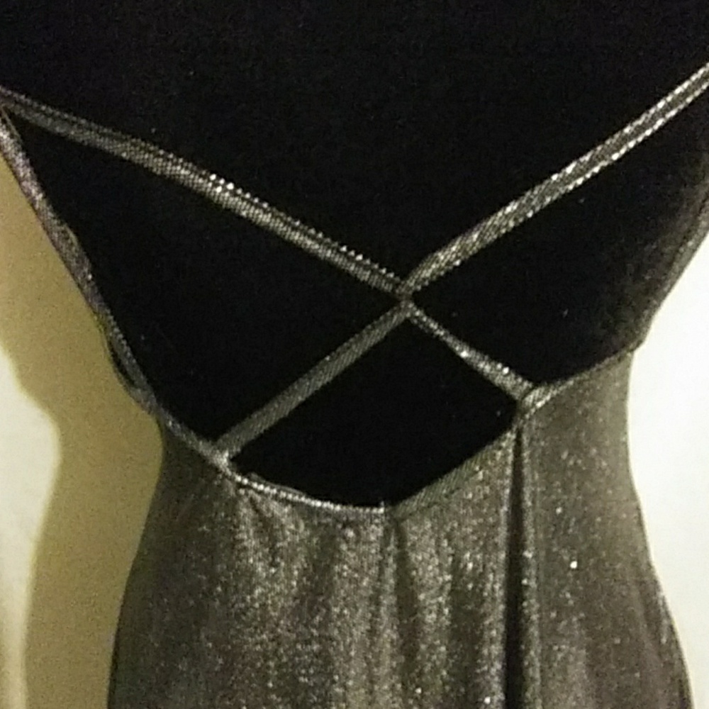 Dress - Picture 4 of 7